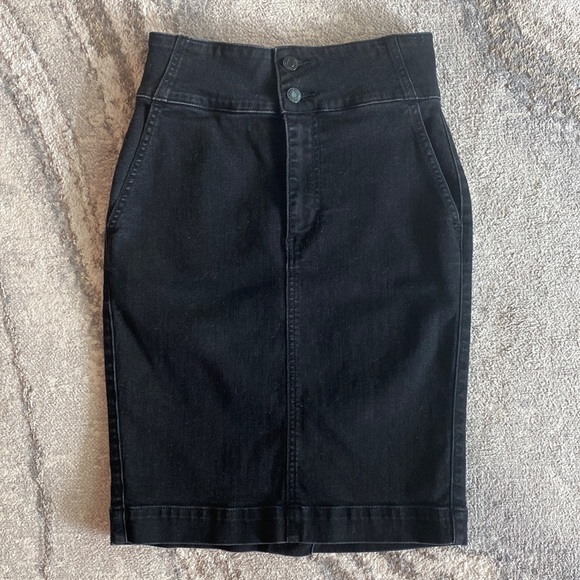 GAP Women’s High Waisted Black Denim Pencil Skirt size 26 - Picture 1 of 11